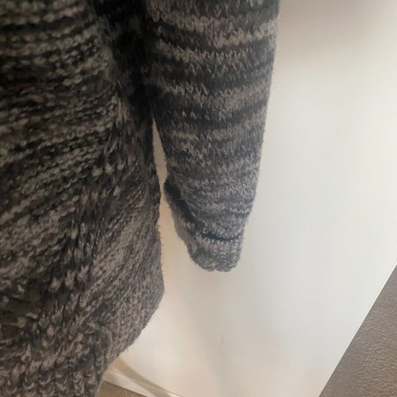 Women's vneck light & dark grey marble sweater size L - Picture 7 of 8